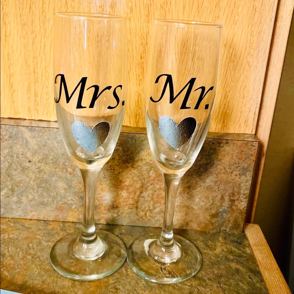 Mr and Mrs champagne glasses 6 oz